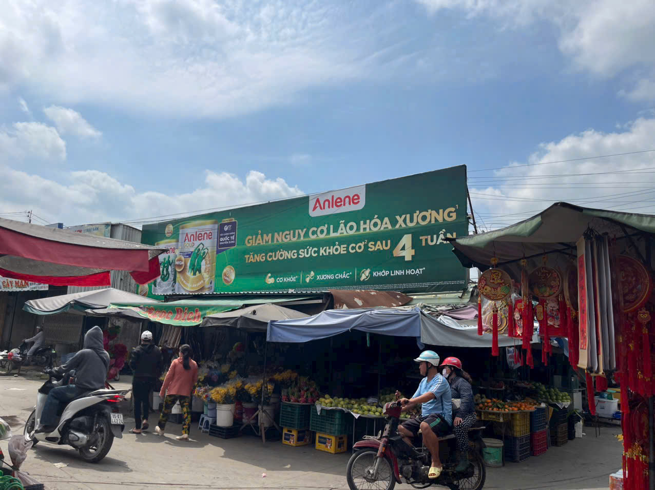 Chi tiết pano Anlene tại chợ Nam Phước