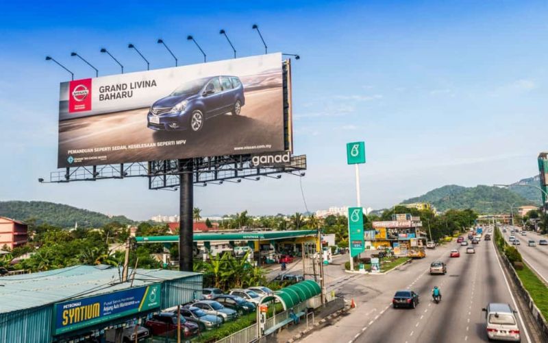 Billboard Unipole ven đường cao tốc